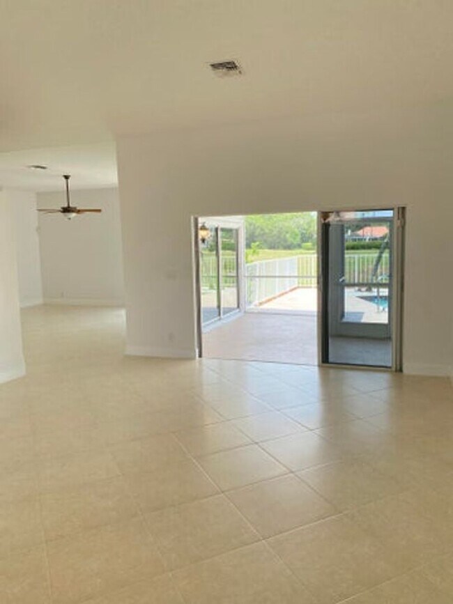 Building Photo - 4593 Bucida Rd