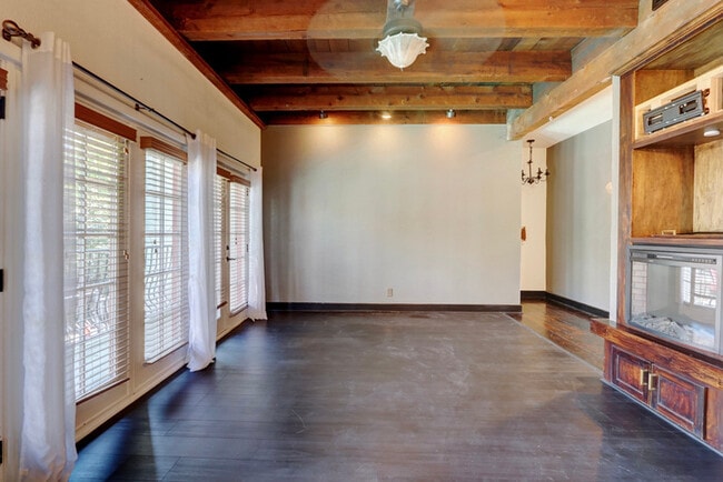 Building Photo - West Plaza Resort-Style  Living