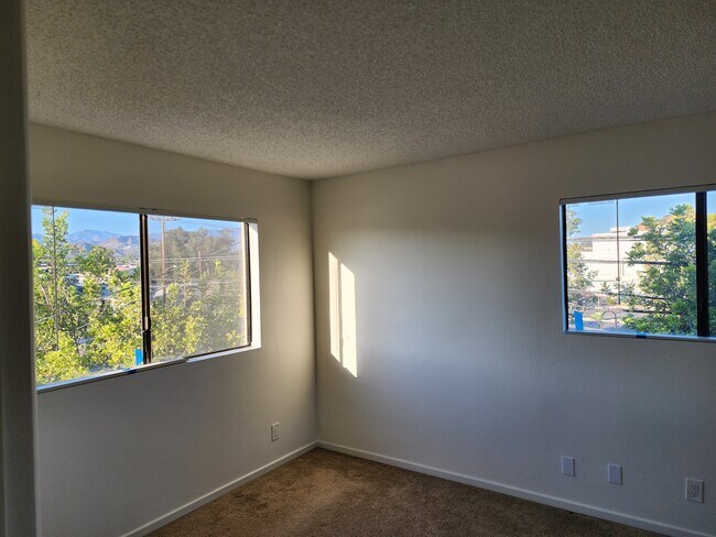 bedroom - 809 S Adams St