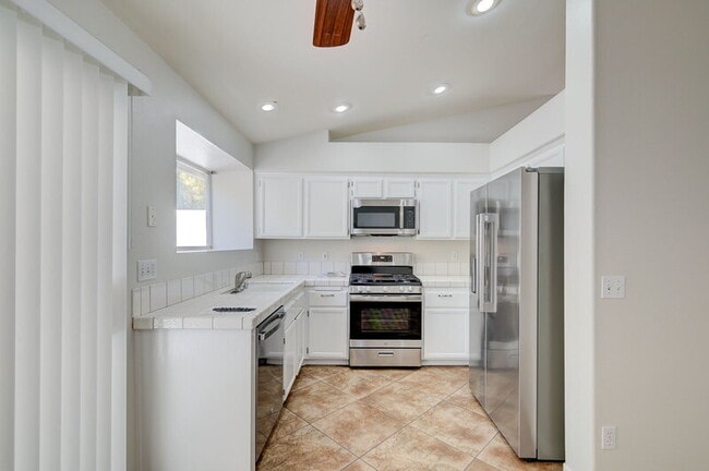 Building Photo - 1813 Lyell Canyon Ln