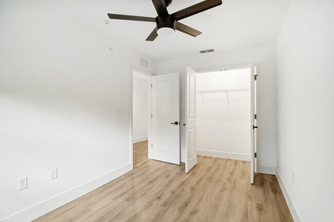 Building Photo - Welcome to San Marco Sq Apartments - CHECK OUT THIS 18mo LEASE - NOW OFFERING a 2 bedroom apartme...
