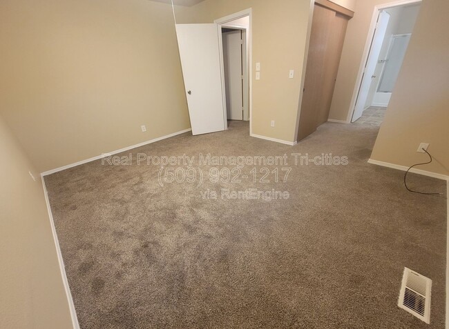 Building Photo - 5010 E Killdeer Ct