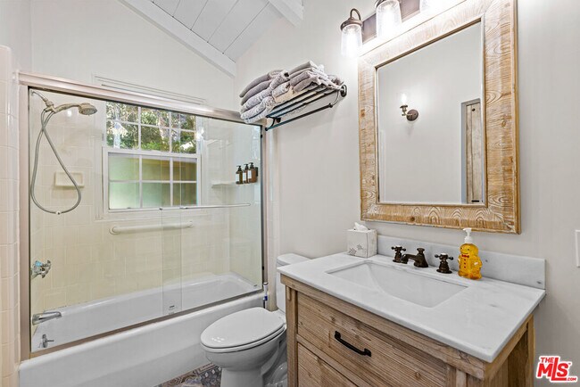 Building Photo - 9520 Gloaming Dr