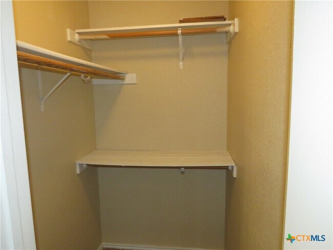Building Photo - 1602 Benttree Dr