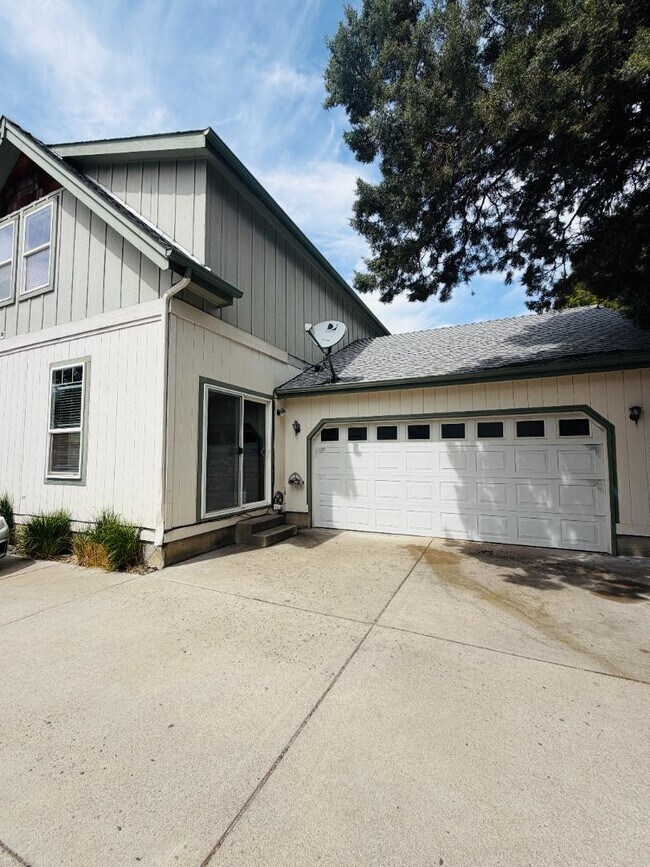 Building Photo - 558 N Tam Rim Dr