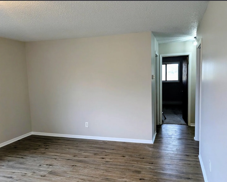 Building Photo - 303 W Elizabeth St