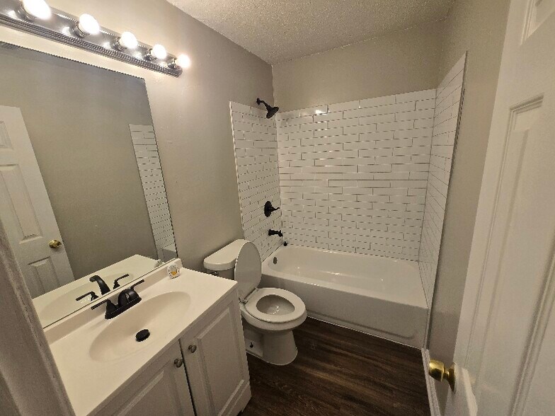 Building Photo - 205 Reno Ave