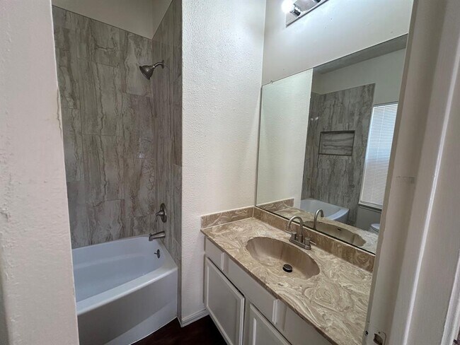 Building Photo - 1113 York Castle Dr