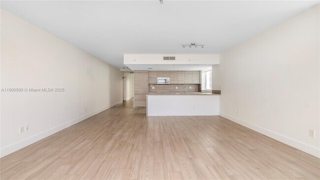 Building Photo - 400 Sunny Isles Blvd