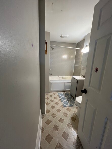 Bathroom 1 - 5108 Silver St
