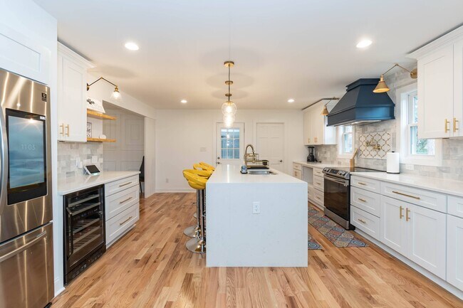 open kitchen - 4200 Pickwick Dr