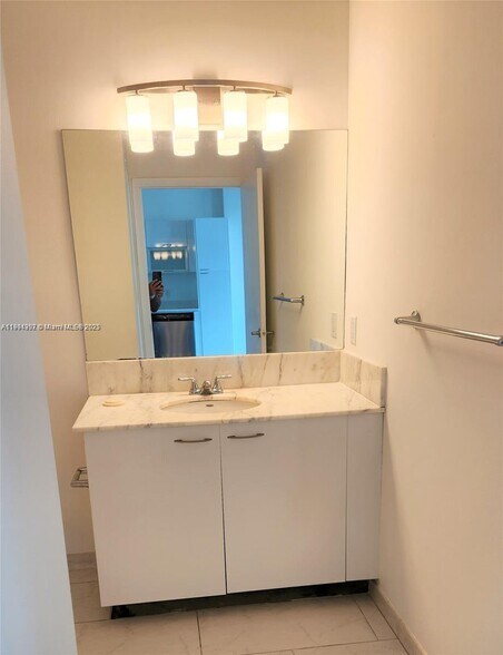 Building Photo - 133 NE 2nd Ave