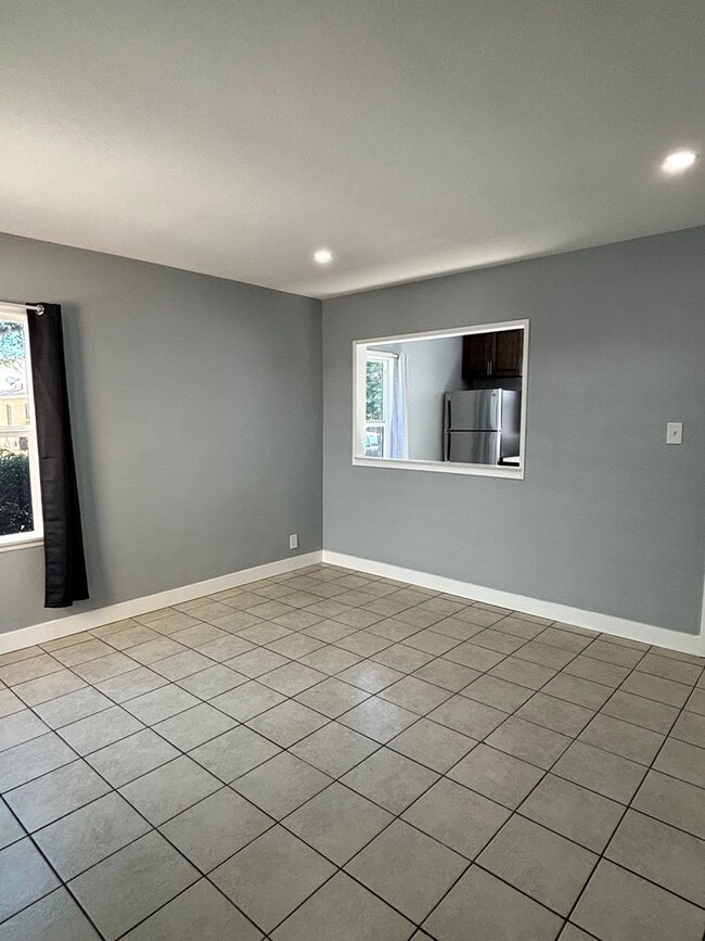 Building Photo - 8933 Elizabeth Ave