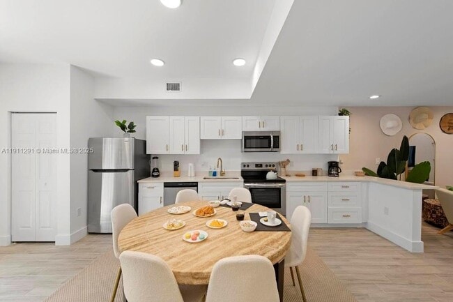 Building Photo - 5127 NW 5th Ave