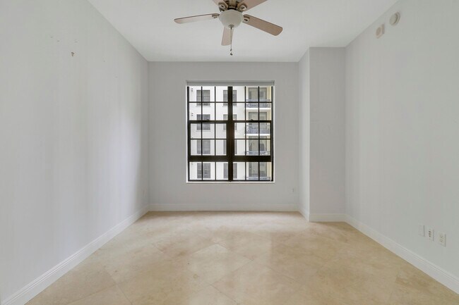Building Photo - 701 S Olive Ave