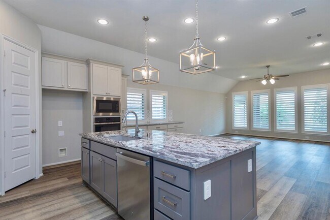 Building Photo - 30103 Aralia Dr