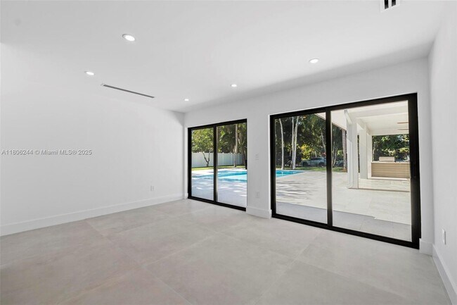 Building Photo - 7530 SW 134th St
