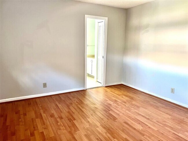 Building Photo - 6746 Via Regina