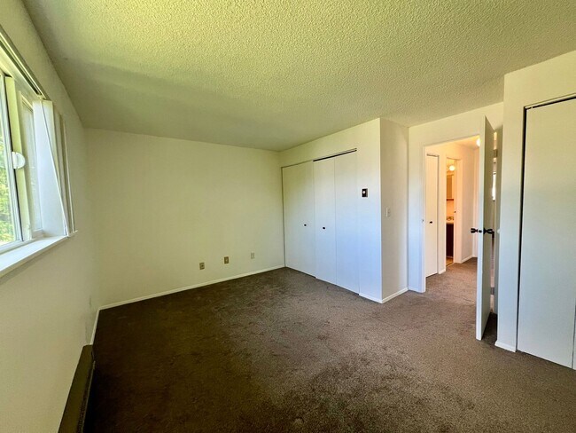Building Photo - 6102 Glen Mary Ln SE