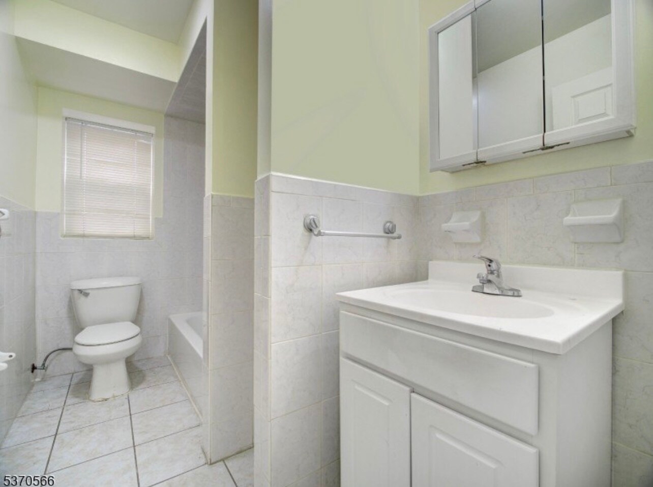 Building Photo - 13 Lisa Ct
