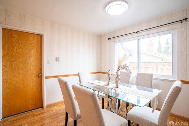 Building Photo - 4301 Hillview Dr