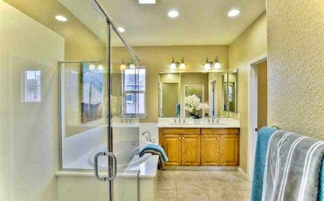 Building Photo - Freshly Painted Interior for this Single F...