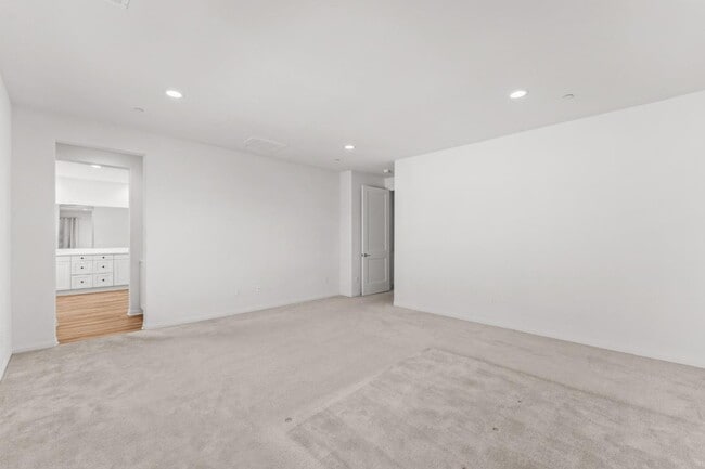 Building Photo - 3915 E Fincastle St