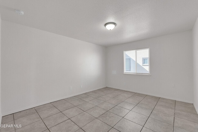 Building Photo - 9277 Leonardo Ave