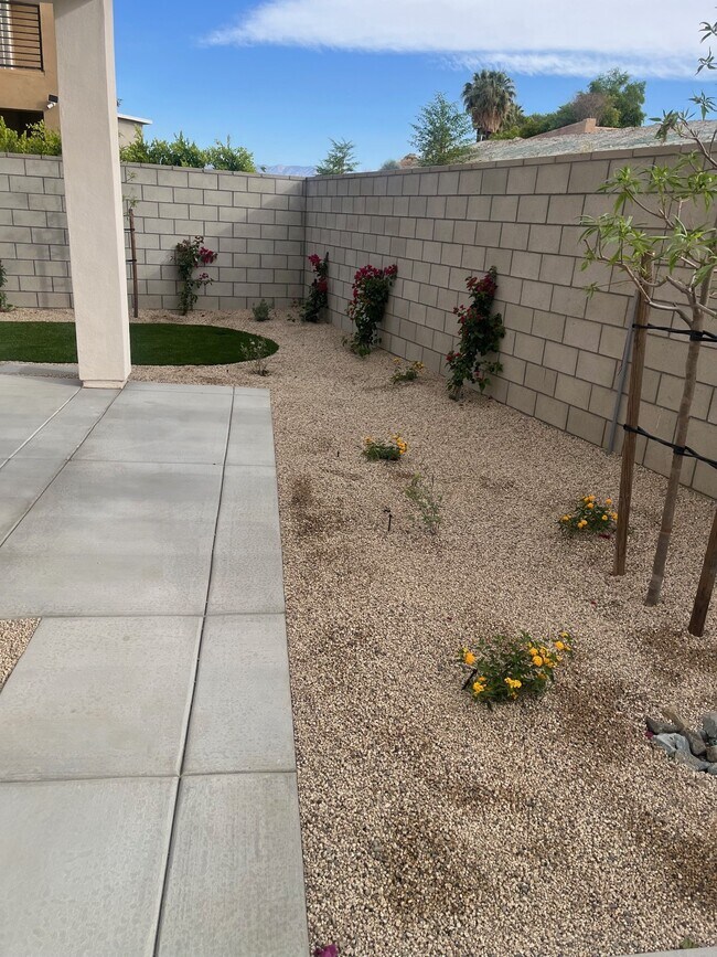Building Photo - 6574 Tesla Ln