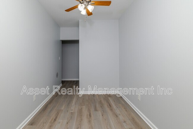 Building Photo - 1217 Dreamview Ln