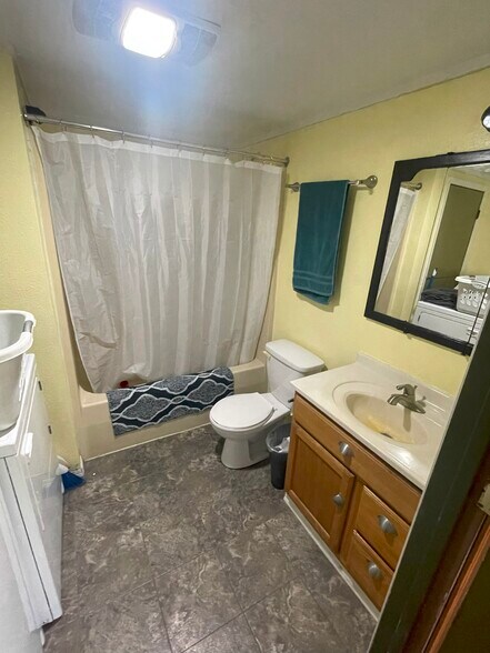 Building Photo - 2923 Heatherwood Cir S