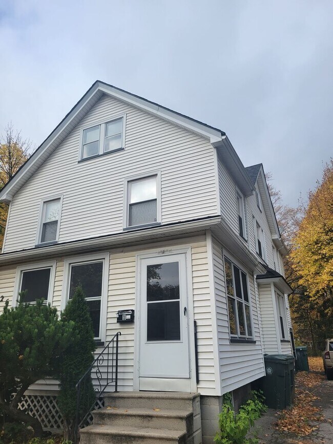 Building Photo - 126 Flanders St