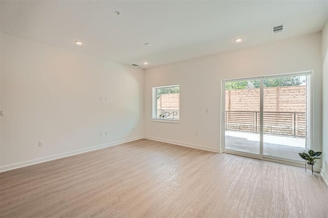 Building Photo - 4802 S Congress Ave