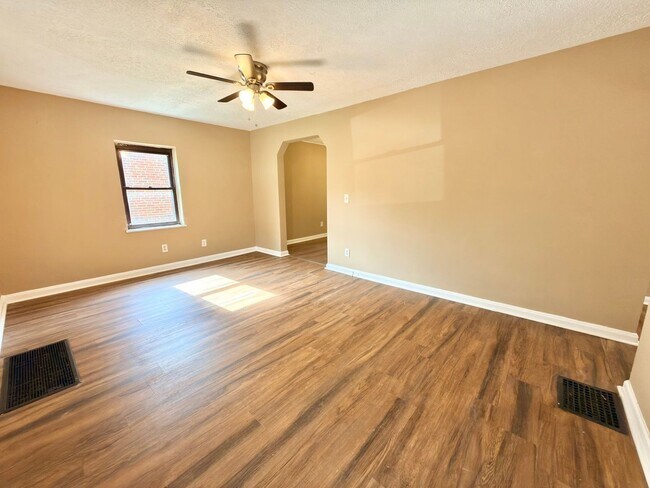 Building Photo - 2033 Dallas Ave