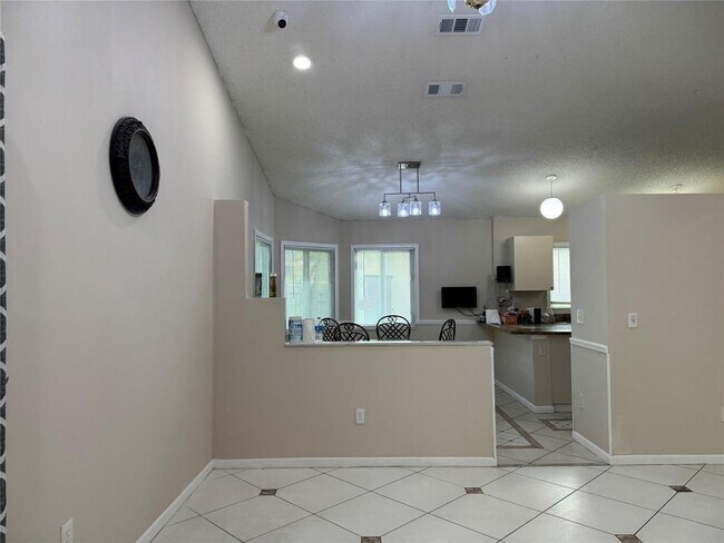 Building Photo - 1038 W Jasmine Ln