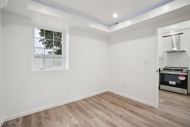 Building Photo - 158 Walnut St