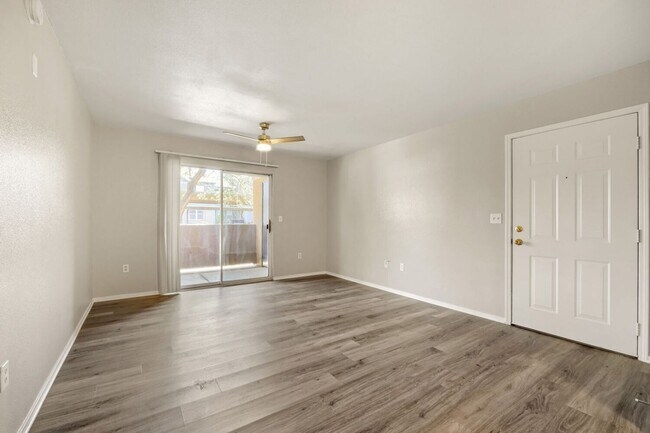 Building Photo - Beautiful 1 Bedroom in Gated Community with a Pool!