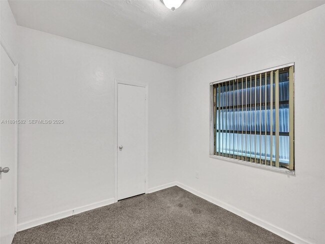 Building Photo - 17791 NE 13th Ave