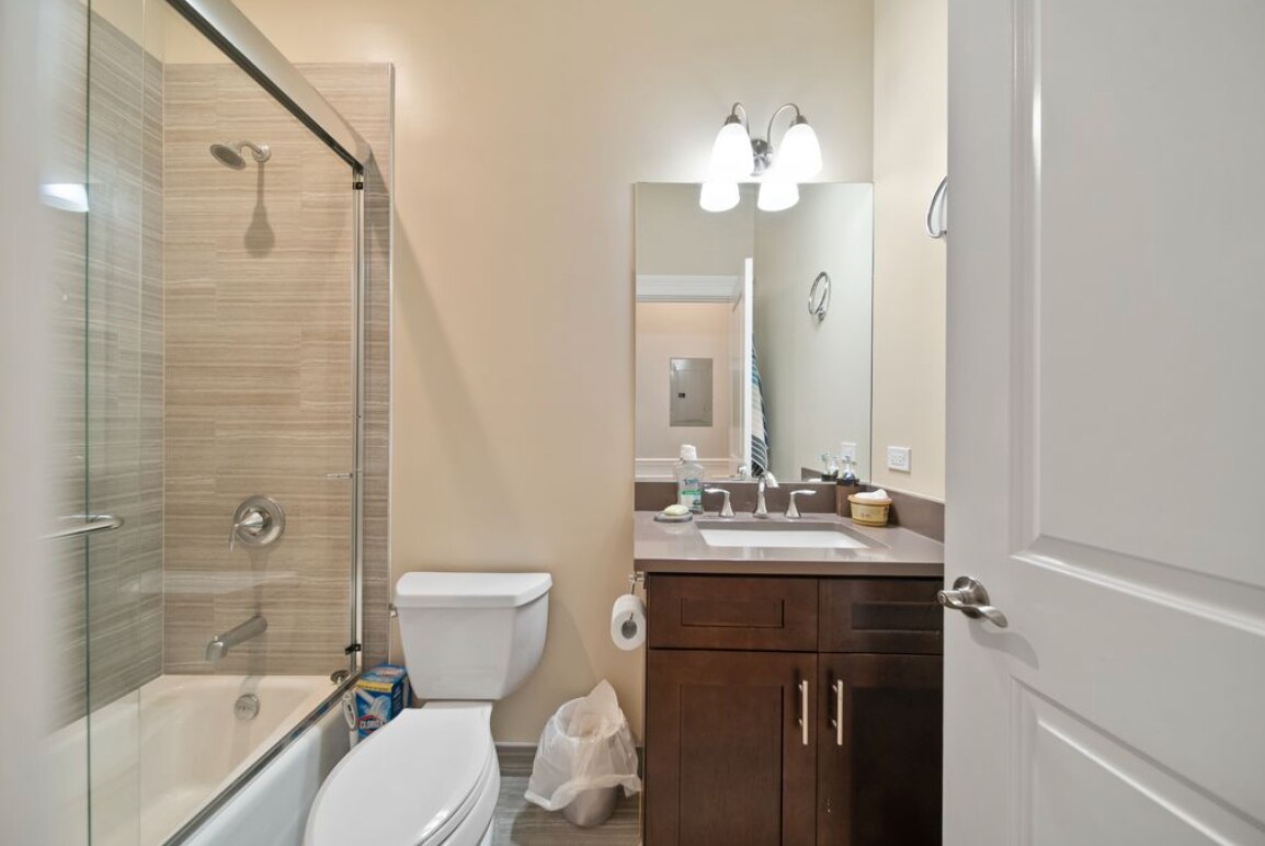 Building Photo - 3336 W Irving Park Rd