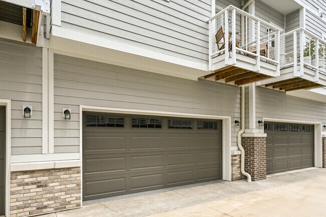 Building Photo - 307 E Pier St