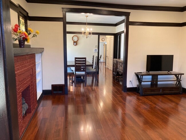 Building Photo - 4830 N Tripp Ave