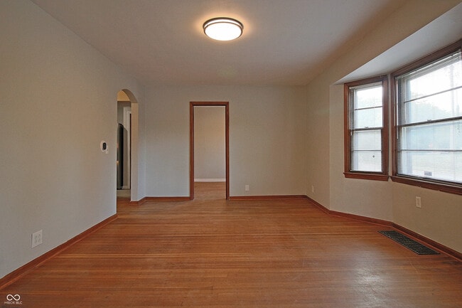Building Photo - 545 E Westfield Blvd