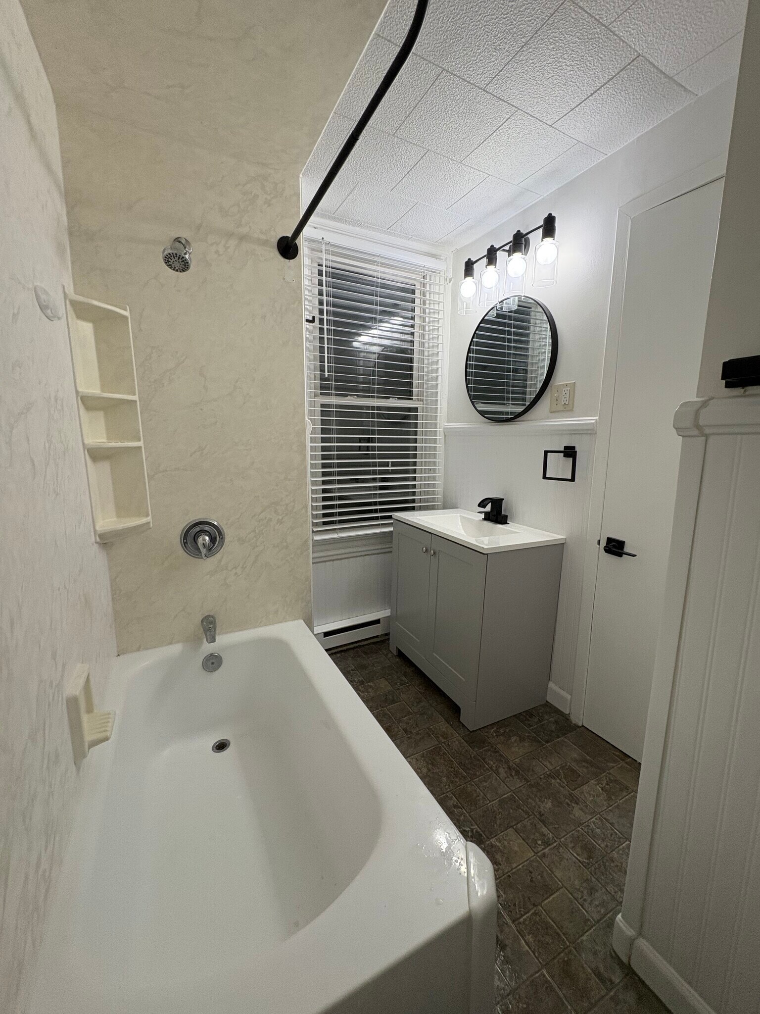 Building Photo - 2030 Hanover Ave