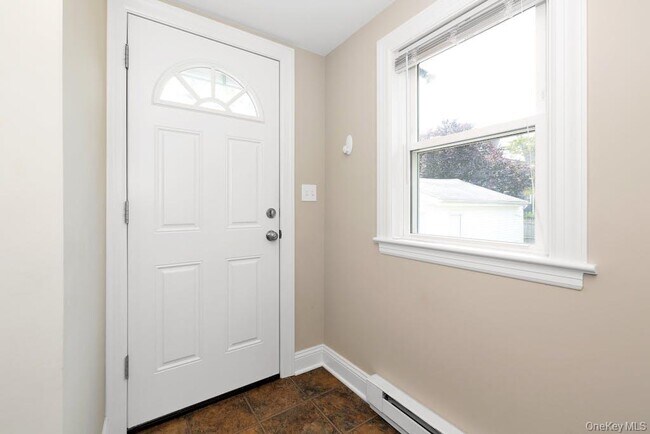 Building Photo - 747 Pelhamdale Ave