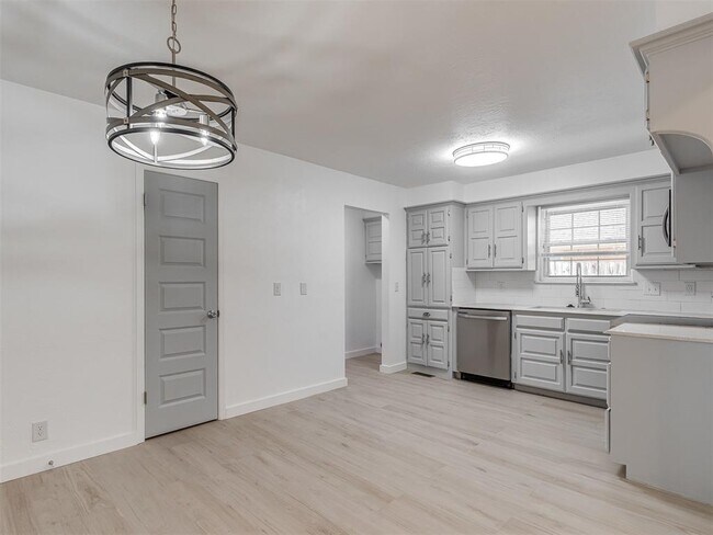 Building Photo - 1305 Apollo Rd