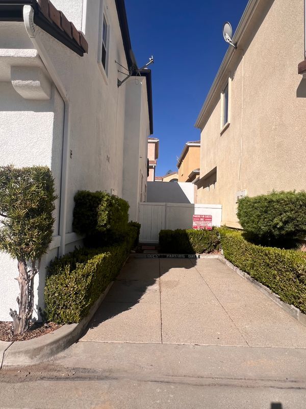 Building Photo - 27934 Crown Ct Cir