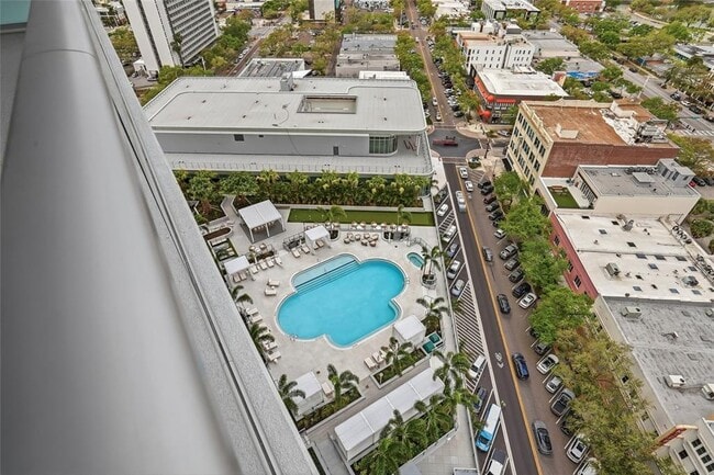 Building Photo - 400 Central Ave