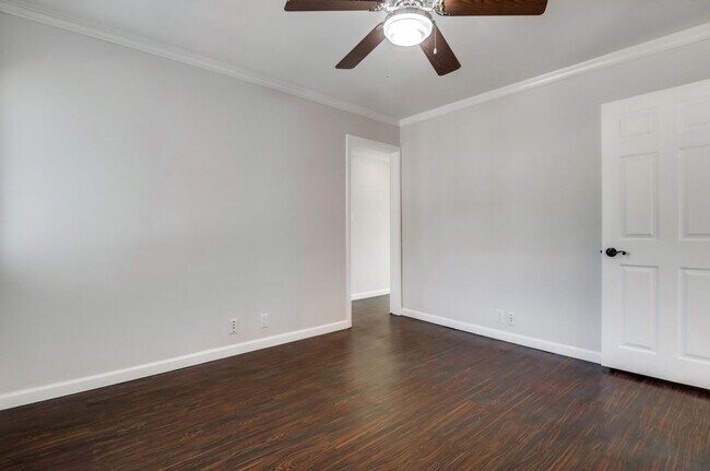 Building Photo - Pristine 4 bedroom, 2 bath, single level h...