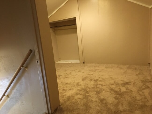 Building Photo - Very cute 2 Bedroom 1 Bath with Bonus Room.