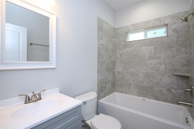 Building Photo - 923 Timberglen Ct